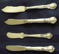 One pattern, four different knives. From top to bottom: Solid sterling master butter knife, hollow handle master butter knife, solid handle individual butter spreader, hollow handle individual butter spreader, in the Chantilly pattern by Gorham