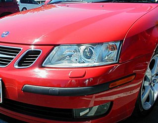 A SAAB headlight with combination projector/reflector optics
